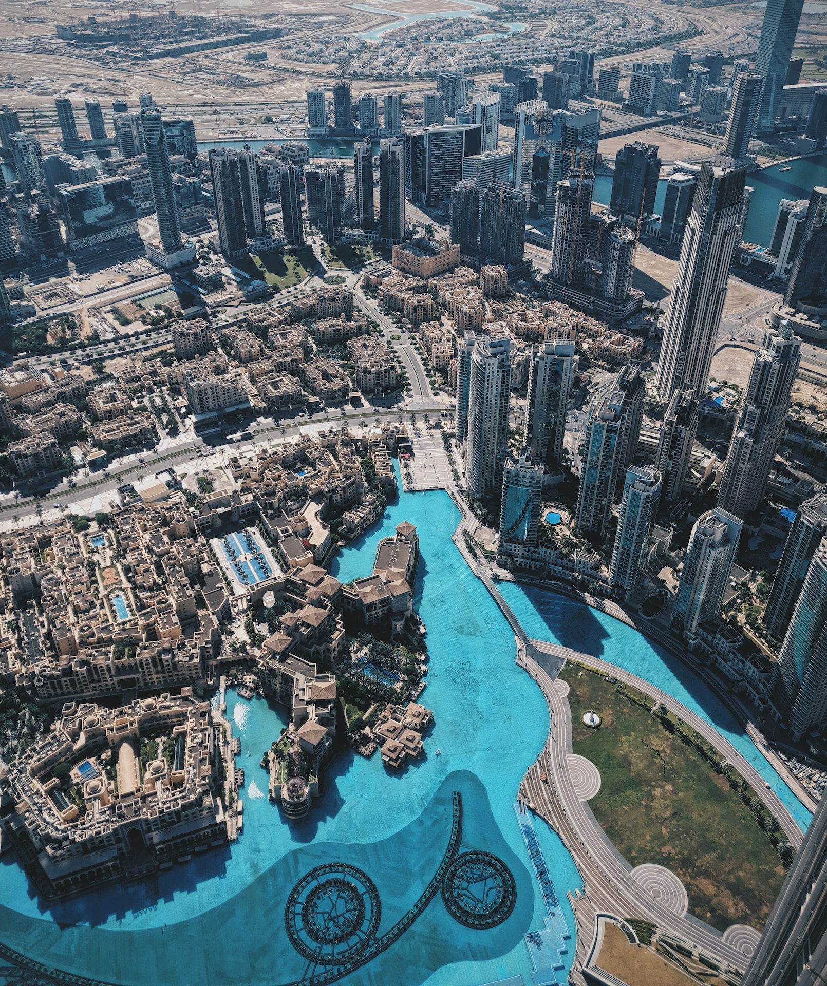 How do I become a real estate agent in UAE?
